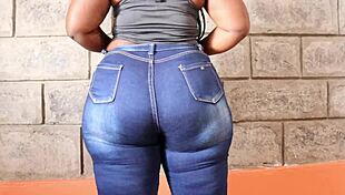 Big bumbum milf with big ass