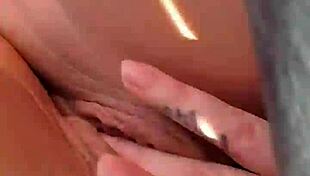 saindo do shopping, encontrei lugar pra me masturbar