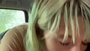 Oikea huora imee kullia auton takapenkillä