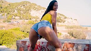 lesbians susy and penelope cum together after gym workout