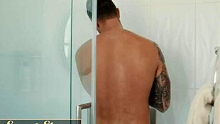 Sweet Sinner blonde enjoys her desires tonight