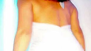 I-I watch this skinny girl shake her ass so nice live