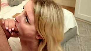 Eliza Eves offers a nasty blowjob