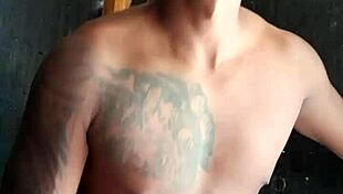 uh rap� performance in solo mode with some casual vibes and personal flair at home