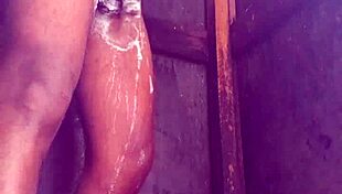 uh rap� performance in solo mode with some casual vibes and personal flair at home