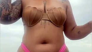 Pedi pra ele por o pau pra fora da bermuda pra ver se esta duro mesmo