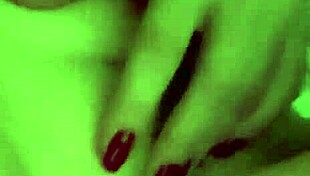 humilhando o corno fazendo ele me chupar gozada - aumente o som 😈