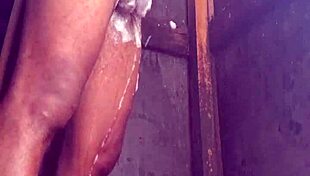 uh rap� performance in solo mode with some casual vibes and personal flair at home