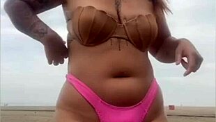 Pedi pra ele por o pau pra fora da bermuda pra ver se esta duro mesmo