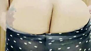 Look at That Sexy Ass in Leggings!