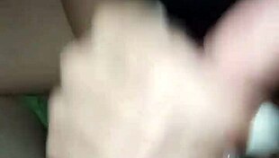 empezamos viendo porno, masajea verga hasta deslechar