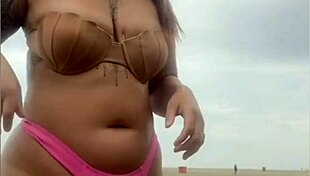 Pedi pra ele por o pau pra fora da bermuda pra ver se esta duro mesmo