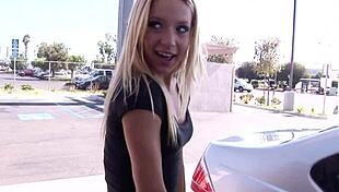 Sexy babe needs a hard dick for sex 😏