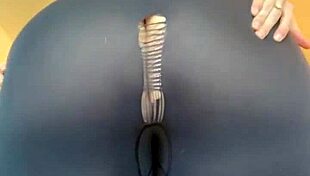 Pawg Stretches Her Ripped Pants