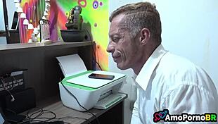 Minha sagrada esposa sozinha com o sobrinho-postiço, taking that big cock in Brazilian cuckold fuck, she whispers