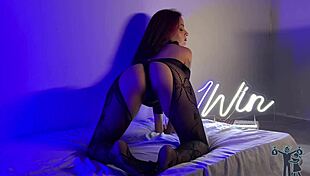 Slut Gets Wet Before Live Dick 😏