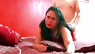 Начал играть с сиськами мачехи, пока она не возбудилась. Мы жёстко ебались в её спальне