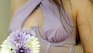 perfect tits on a cute petite teen 😍