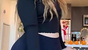 Pawg Stretches Her Ripped Pants