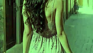 Становлюсь кугар с студентом в позе собаки