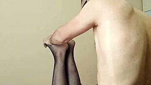 ميليف عارية في جوارب لأول اختبار 😊