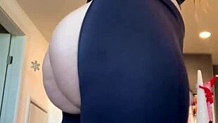 Pawg Stretches Her Ripped Pants