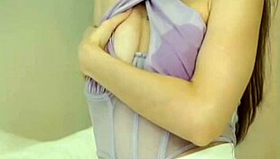 perfect tits on a cute petite teen 😍