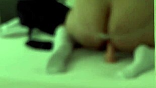 Padrastro Pervertido Encuentra Hijastra Masturbandose Y Cubre Su Culo De Semen