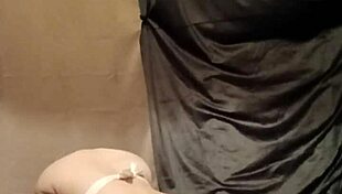 Esclave F Humiliates Maid in Small Apron Flashing