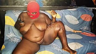 i lubs to munch n fuck my gardener cuz of his huge dick in the garden