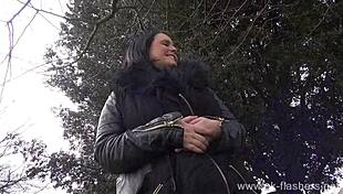 Chubby Amateur Sarah Jane Masturbates Publicly