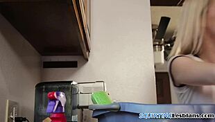 Squirting Dyke Babes Pussylicking Each Other