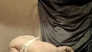 Esclave F Humiliates Maid in Small Apron Flashing