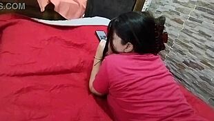 Espié A Mi Hermanastra En El Baño Y Me Obliga A Follarle El Culo Grande?