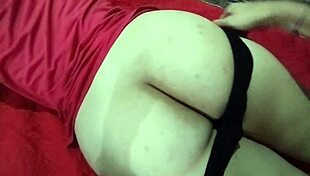 Espié A Mi Hermanastra En El Baño Y Me Obliga A Follarle El Culo Grande?