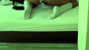 Padrastro Pervertido Encuentra Hijastra Masturbandose Y Cubre Su Culo De Semen