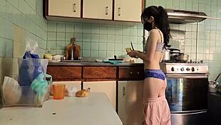 Let's fuck the service employee in the kitchen