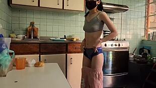 Let's fuck the service employee in the kitchen