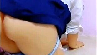 �despu�s de unas chelas la espi� masturb�ndose y me aprovecho para castigarla y cogermela despu�s de clases alumna mexicana se convierte en dep�sito de semen