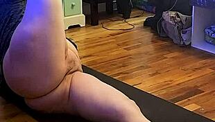 Morning Yoga Session With Mature Milf's Pussy