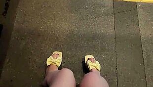 does shemale ting xuan stroll and pee outdoors?