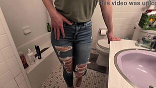 Amateur babe desperate for pee and golden shower with old friend