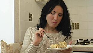 Cute Boo Girl Sent Hot Solo from Shower