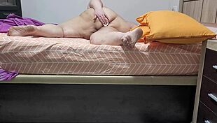 coolmarina primer anal con una polla in assfucking.