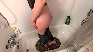 Amateur babe desperate for pee and golden shower with old friend