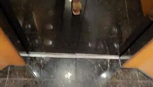 does shemale ting xuan stroll and pee outdoors?