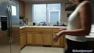 i roleplay as sexy milf in the kitchen