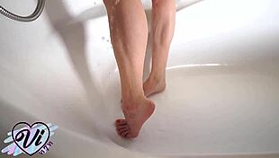 Teen Masturbates Pussy In Bathroom Under Running Water!