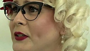 Cute shemale Isabella Sorrenti sucks big cock at gloryhole