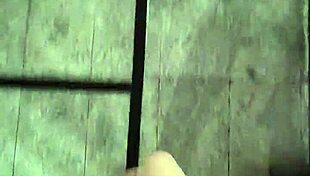 does shemale ting xuan stroll and pee outdoors?